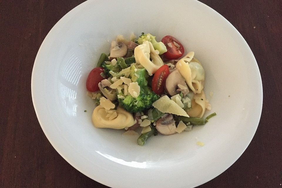 Vegetarische Tortellini-Pfanne