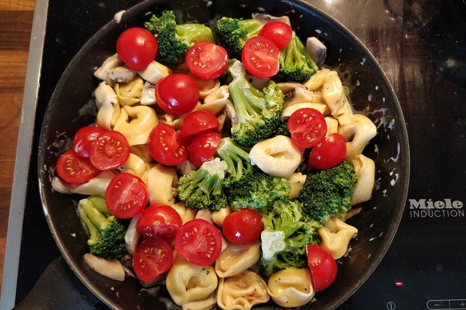 Vegetarische Tortellini-Pfanne