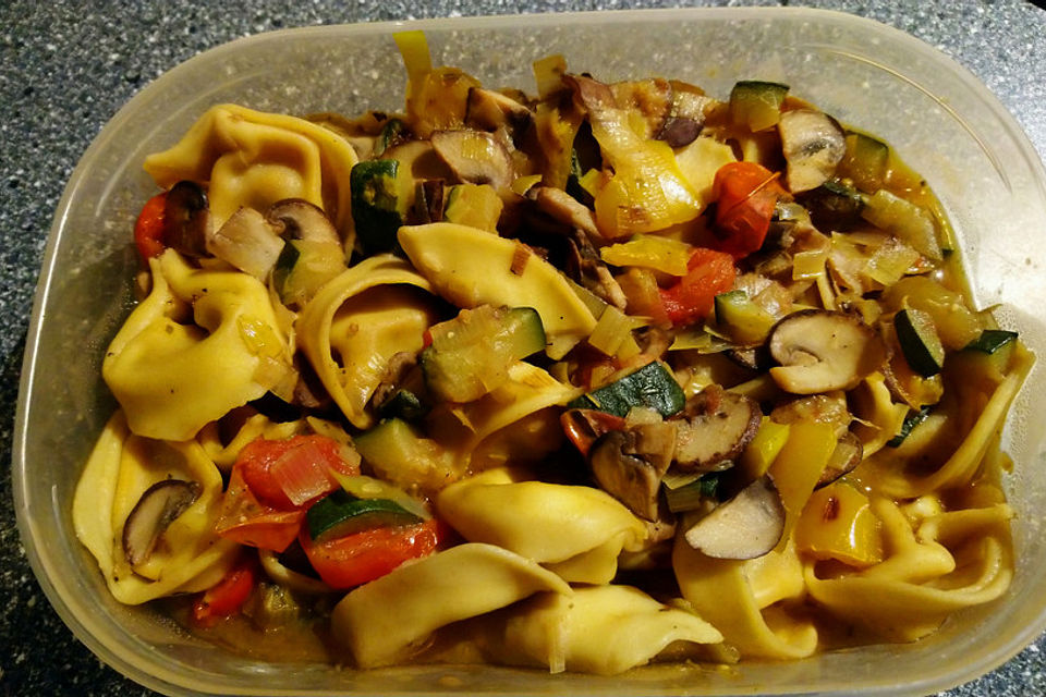 Vegetarische Tortellini-Pfanne