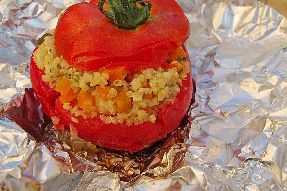 Grilltomate mit Quinoa - Füllung