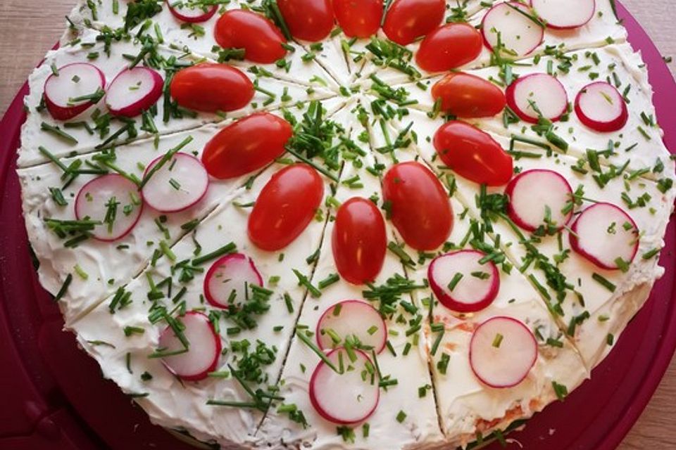 Bunte Brottorte mit Frischkäse