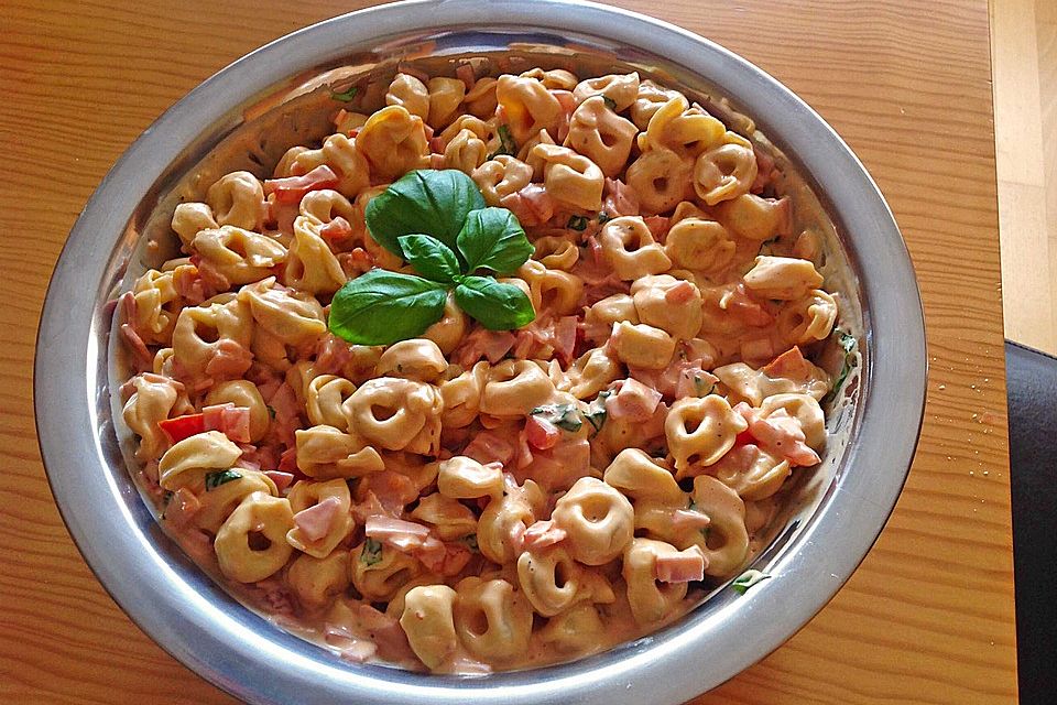 Tortellinisalat