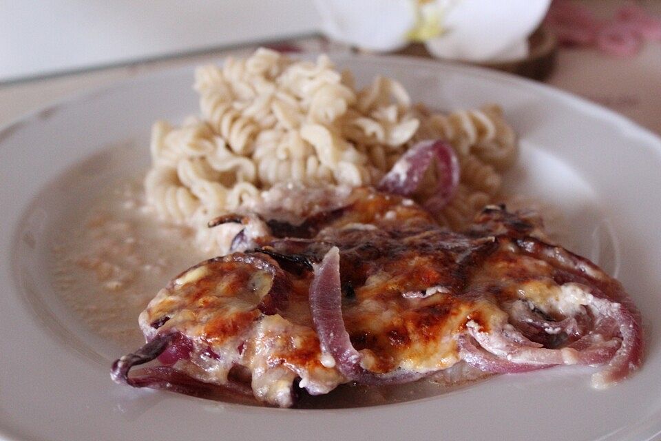 Überbackene Zwiebel-Sahne-Schnitzel