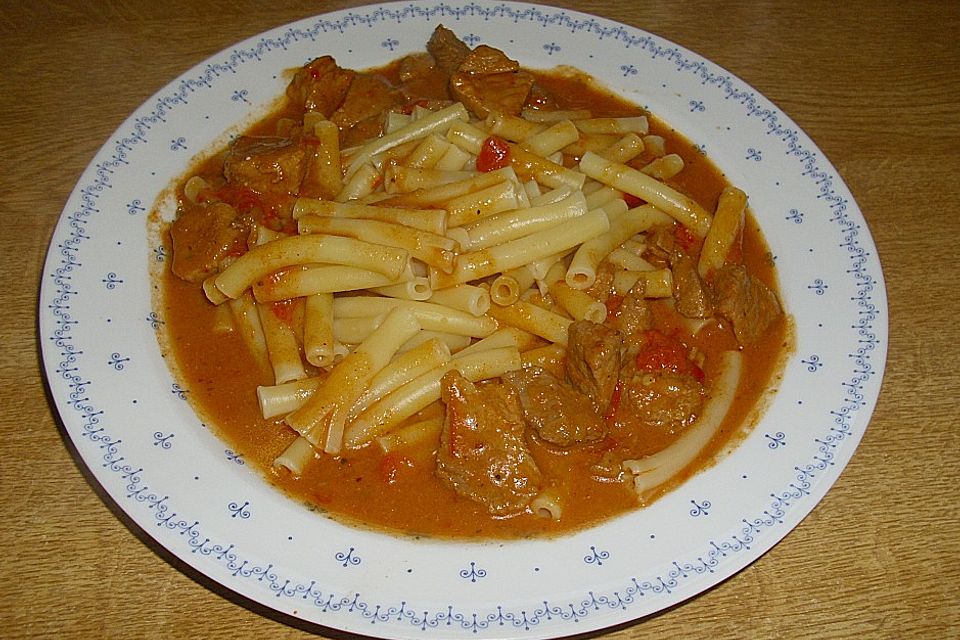 Puten - Rahmgulasch mit Paprika