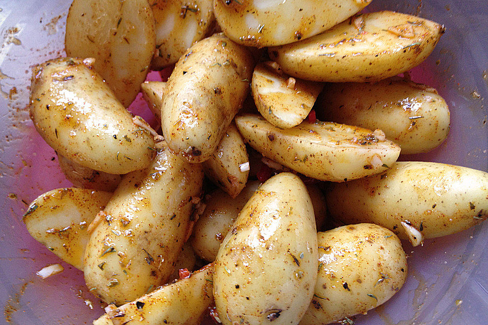 Marinierte Ofenkartoffeln mit Schnitttlauchquark