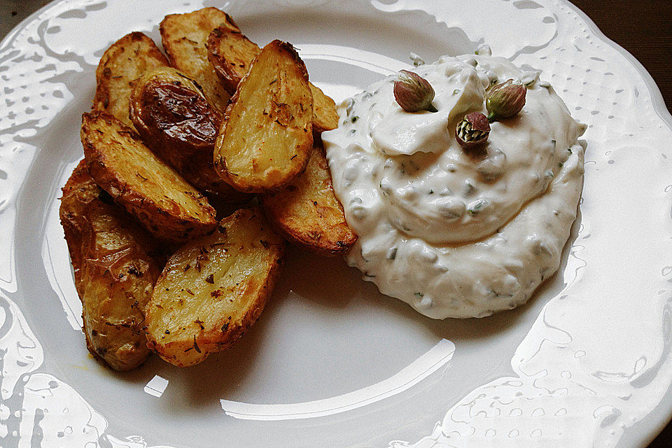 Marinierte Ofenkartoffeln mit Schnitttlauchquark