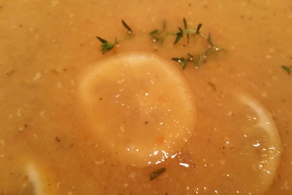 Indische rote Linsensuppe