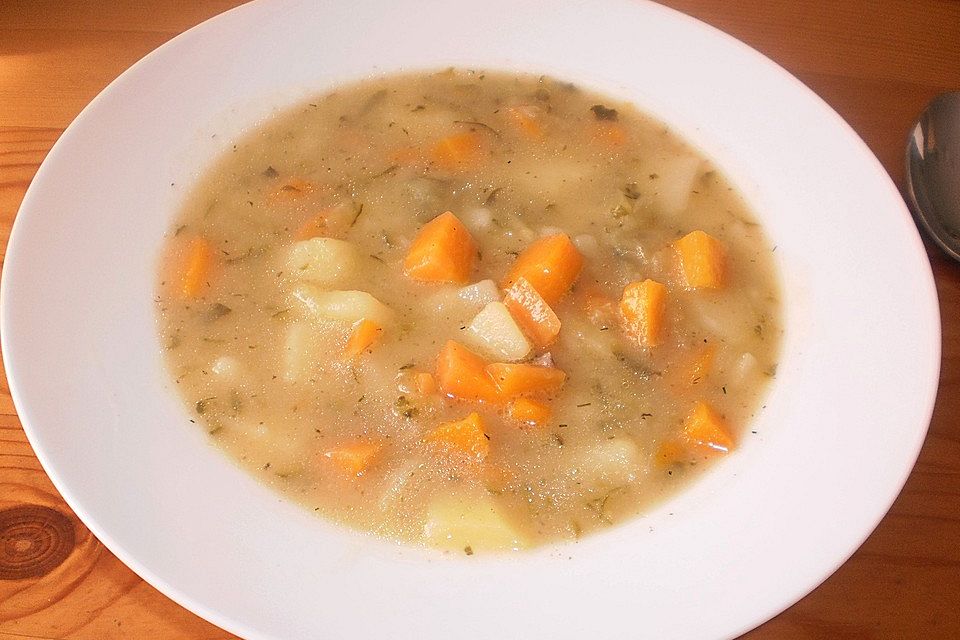 Saure Gurkensuppe oder Salzgurkensuppe