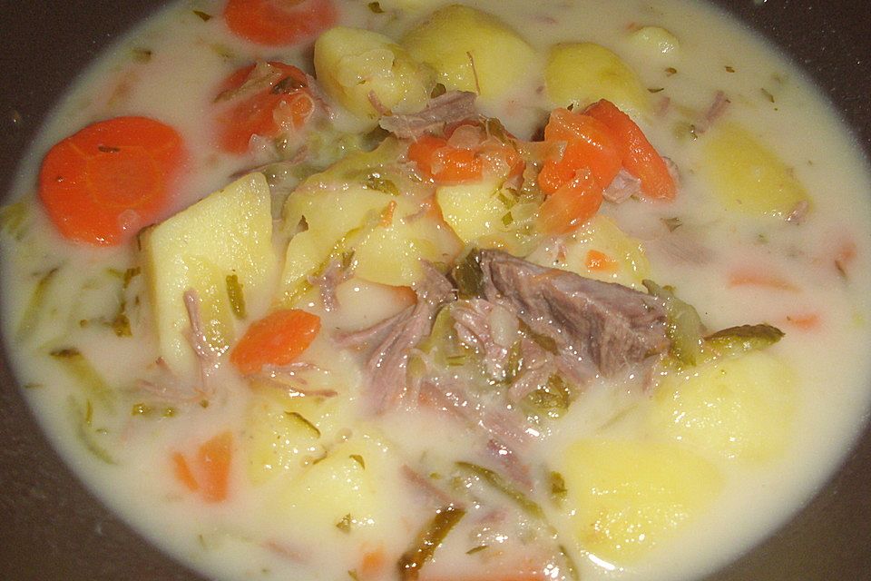 Saure Gurkensuppe oder Salzgurkensuppe