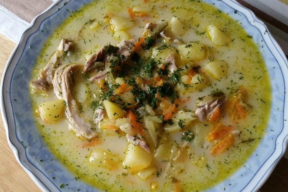 Saure Gurkensuppe oder Salzgurkensuppe