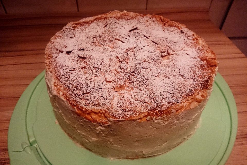 Schneemoussetorte mit Rhabarber