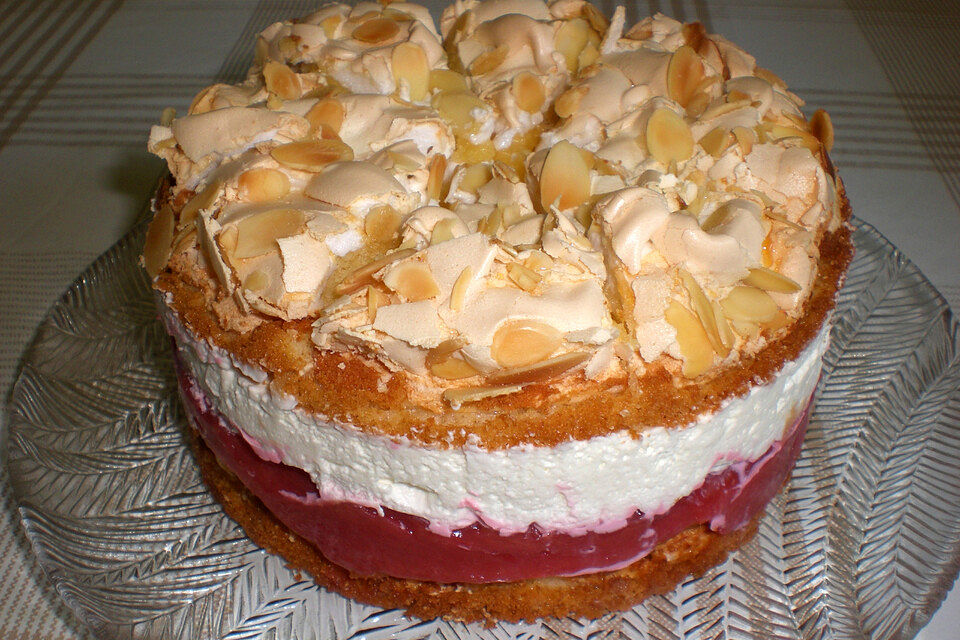 Schneemoussetorte mit Rhabarber