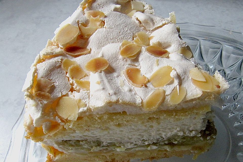 Schneemoussetorte mit Rhabarber