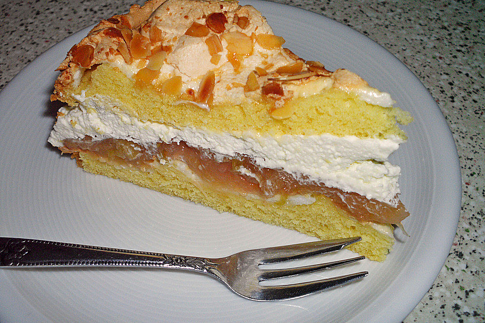 Schneemoussetorte mit Rhabarber