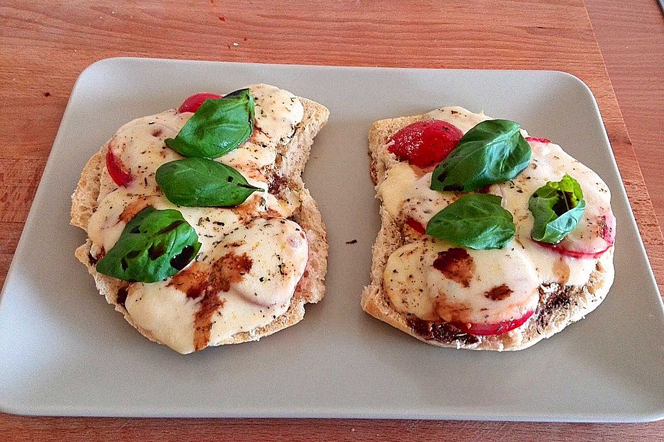 Fladenbrotpizza 'Caprese'