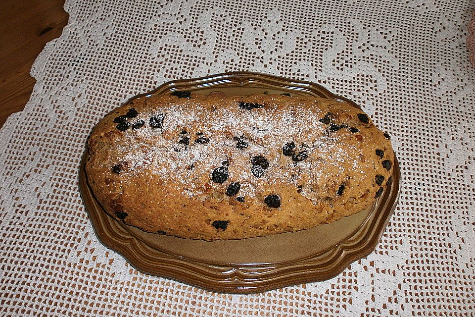 Quarkstollen mit Walnüssen