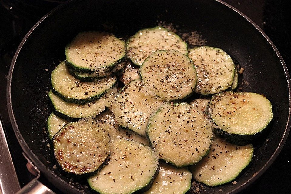 Zucchini mit Parmesan