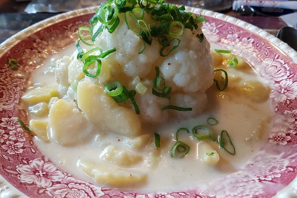 Blumenkohl in Käsesauce