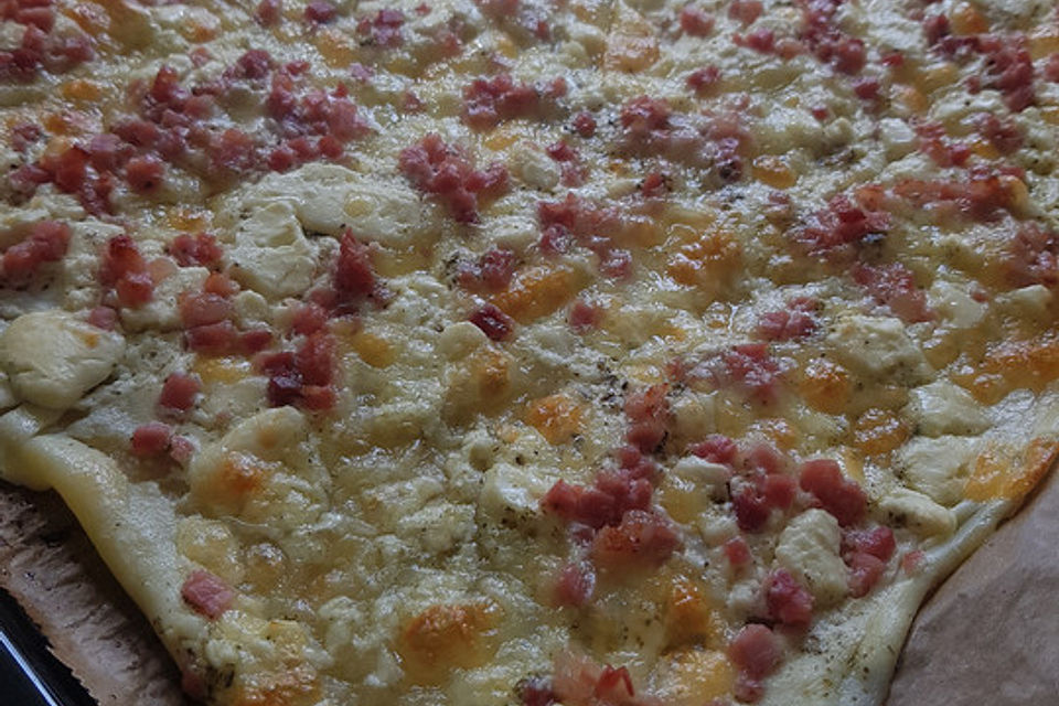 Blätterteig - Flammkuchen mit Käse