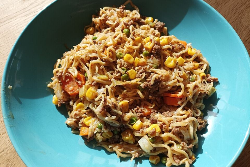 Mie-Hack-Gemüse-Pfanne