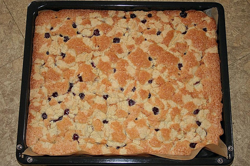 Kirschkuchen mit Zimtstreuseln