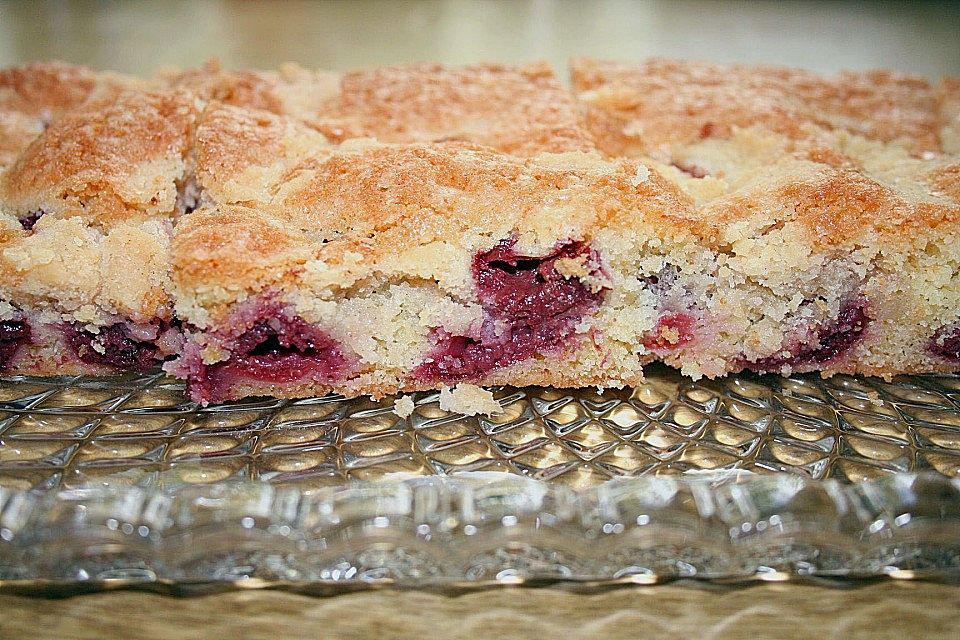 Kirschkuchen mit Zimtstreuseln