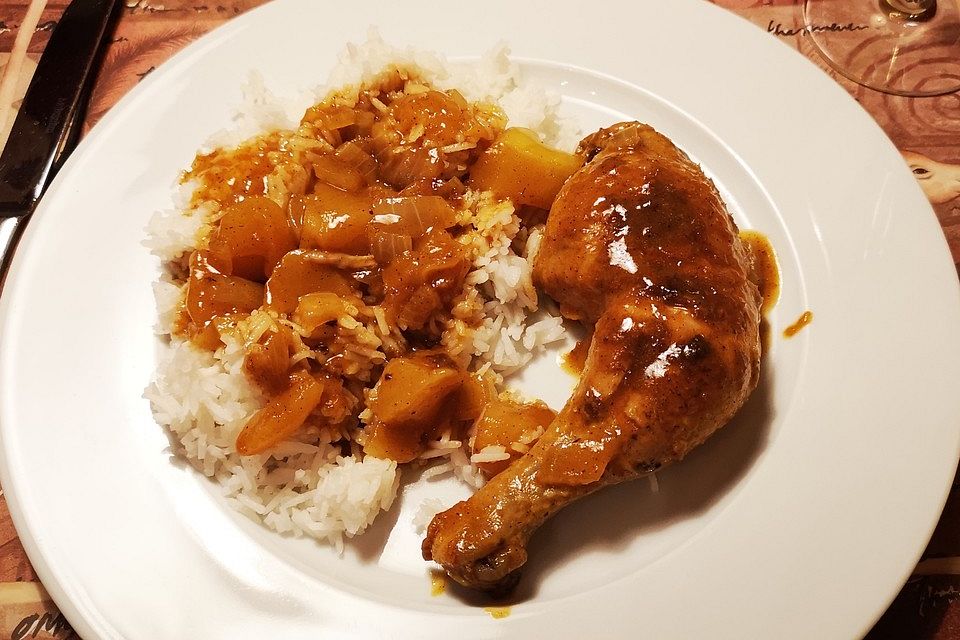 Hähnchenkeulen mit Curry-Apfelsoße