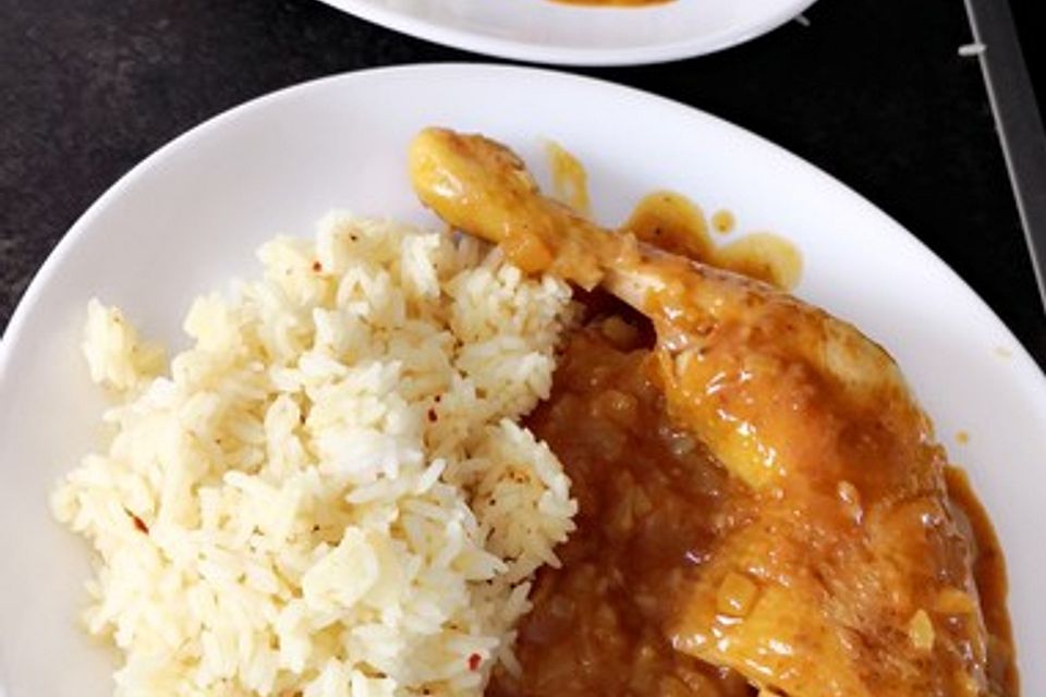 Hähnchenkeulen mit Curry-Apfelsoße