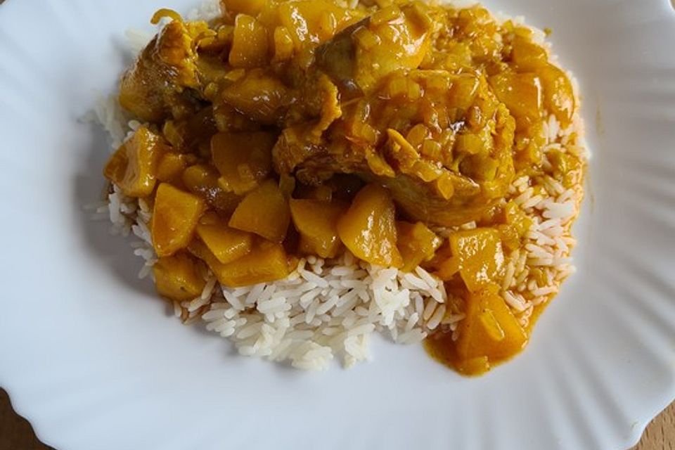 Hähnchenkeulen mit Curry-Apfelsoße