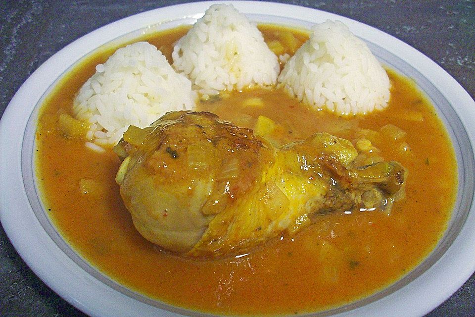 Hähnchenkeulen mit Curry-Apfelsoße