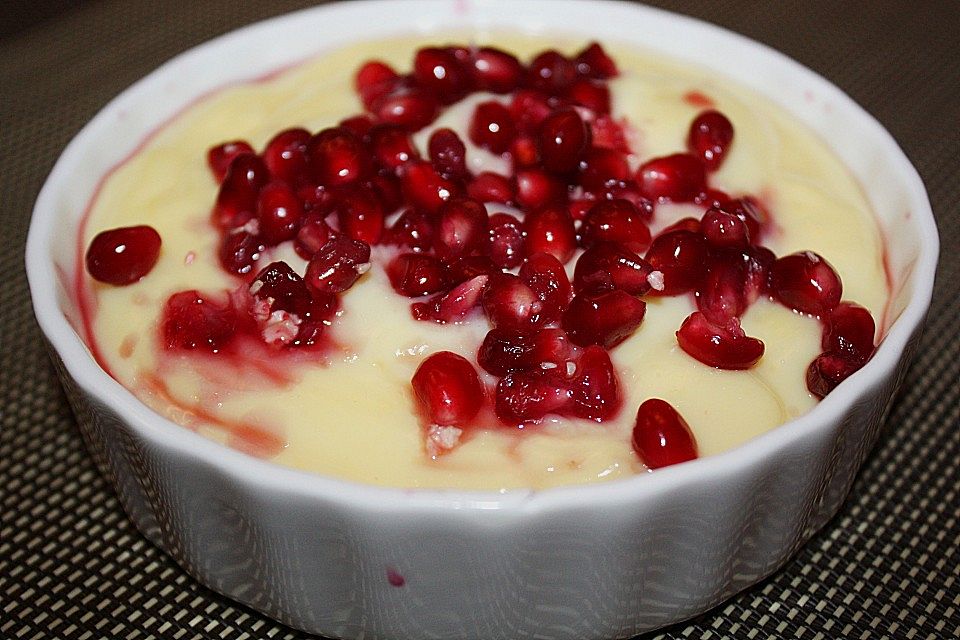 Cremepudding mit Granatapfel