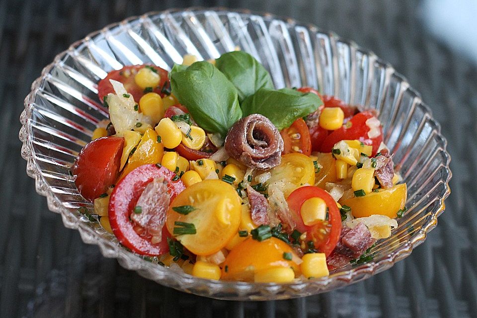 Tomatensalat mit Sardellenfilets