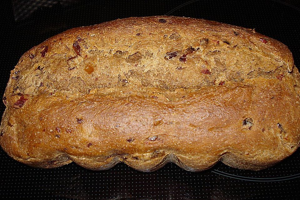 Gewürzbrot mit getrockneten Früchten