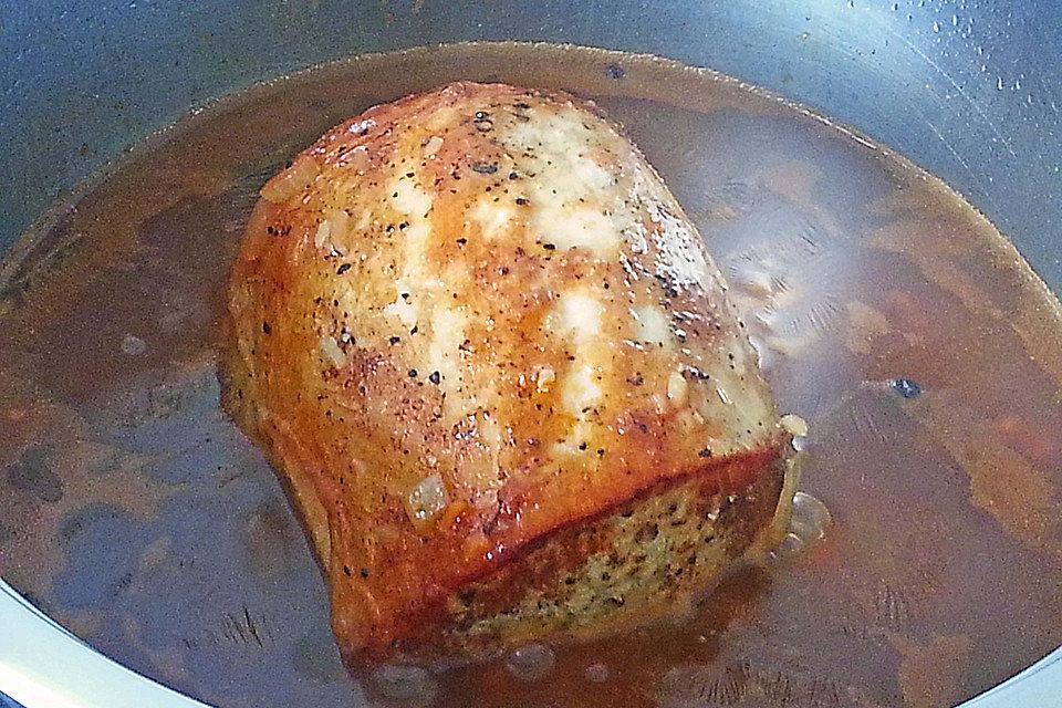 Schweinebraten mit Zwiebelsoße