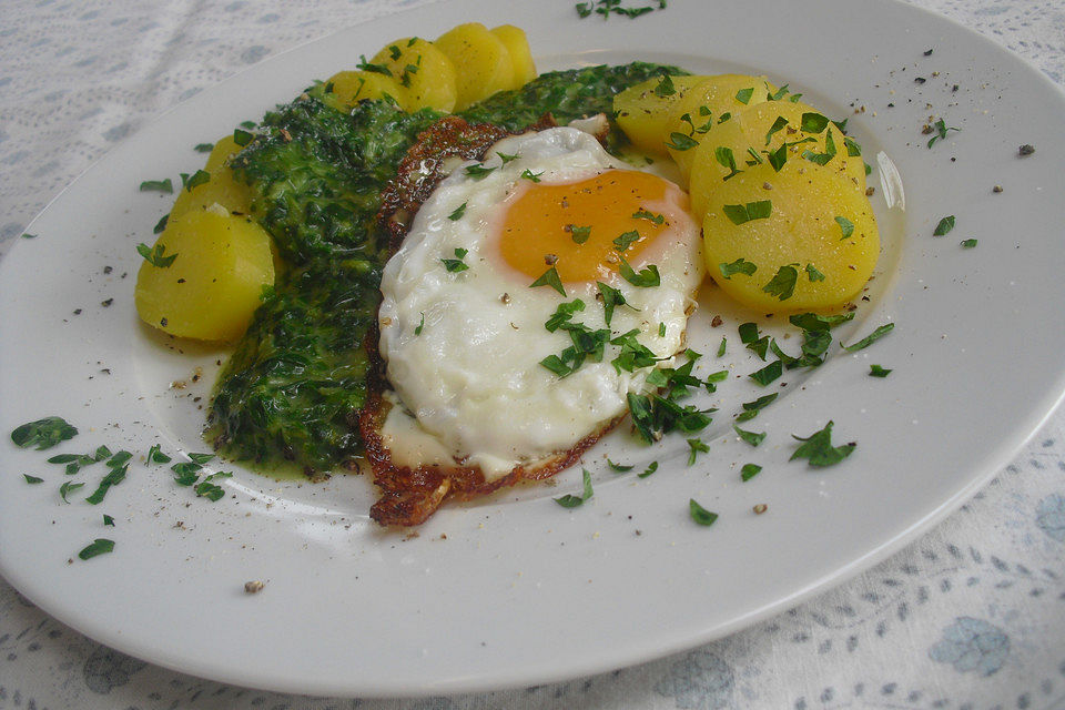 Spinat, Spiegelei und Salzkartoffeln