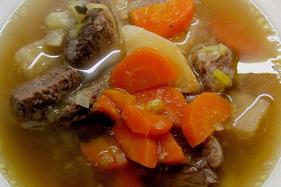 Rindfleischsuppe mit Wintergemüse