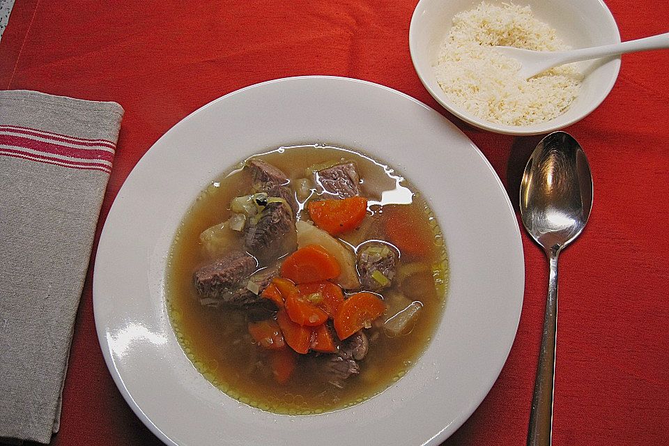 Rindfleischsuppe mit Wintergemüse