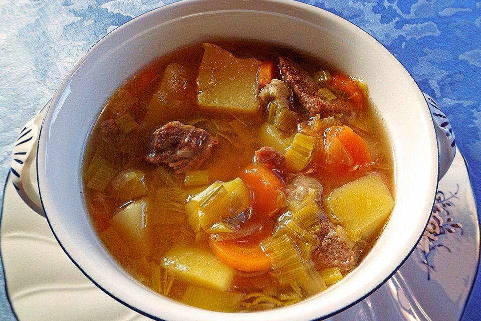 Rindfleischsuppe mit Wintergemüse