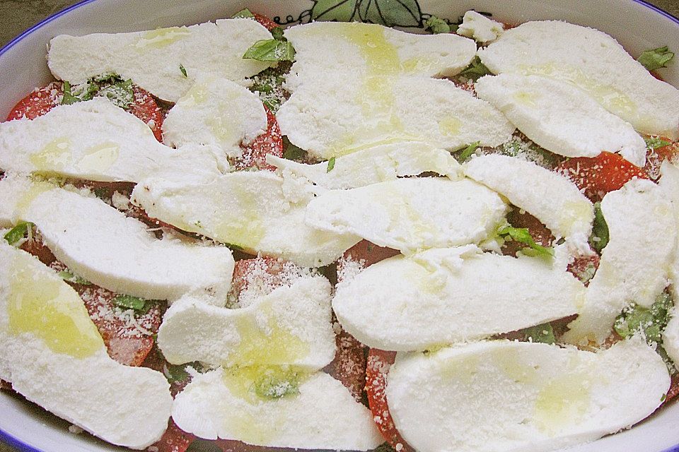 Tomaten mit Mozzarella überbacken