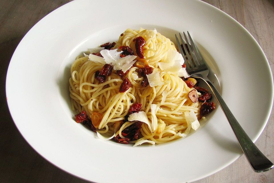 Spaghetti  aglio 'Tomato'