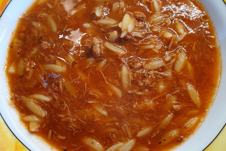 Griechische Fleischsuppe mit Kritharaki