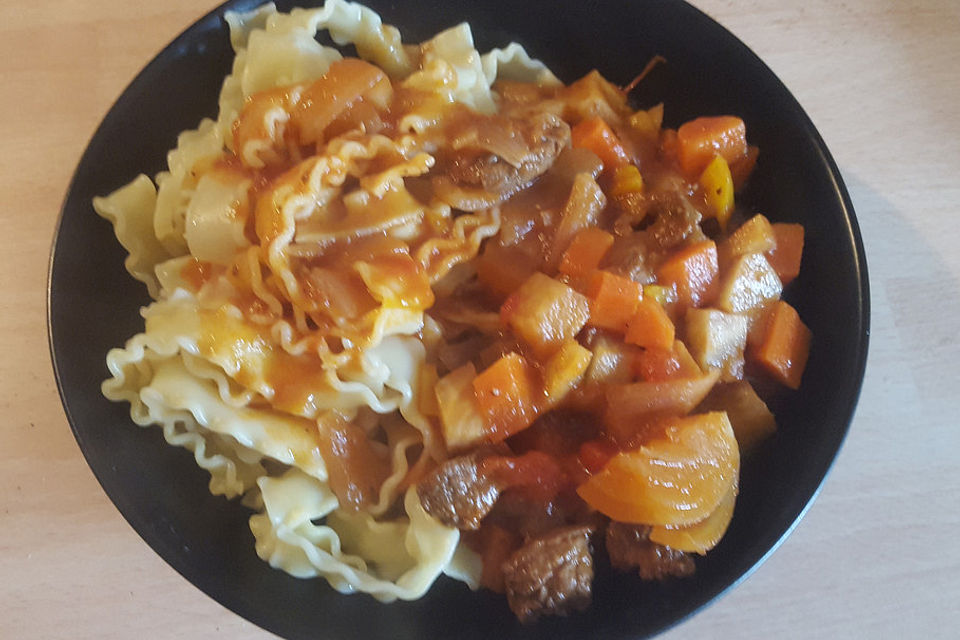 Rinderragout zu Pasta