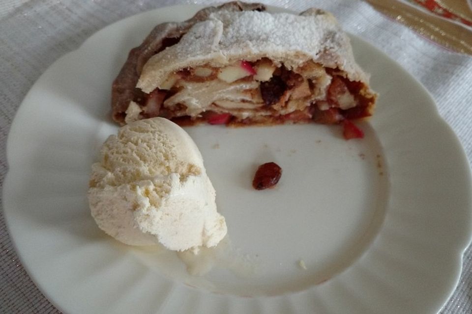 Alt-Wiener Apfelstrudel