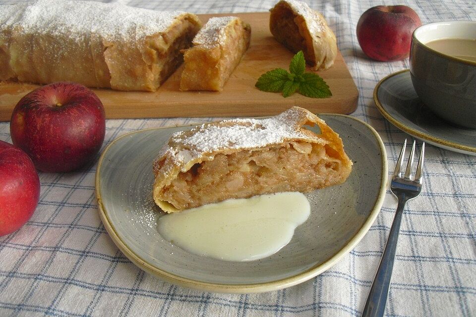 Alt-Wiener Apfelstrudel