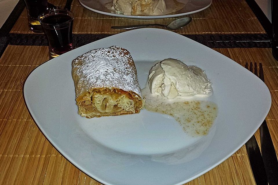 Alt-Wiener Apfelstrudel