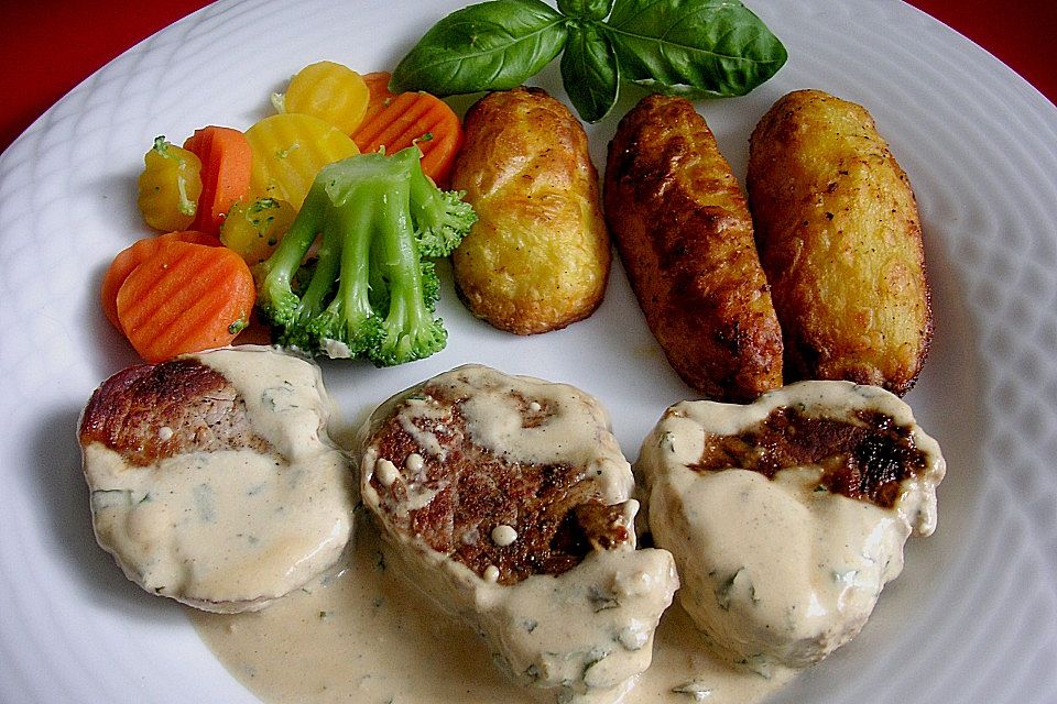 Schweinefilet in Kräutersauce