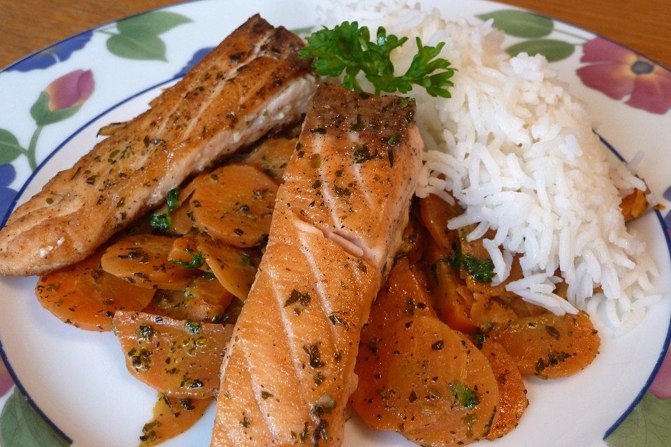 Lachs mit Kräuter - Mohrrüben