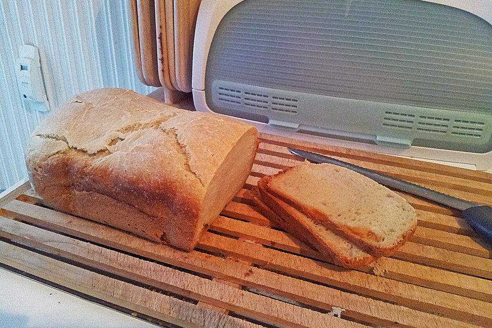 Weißbrot im Brotbackautomaten