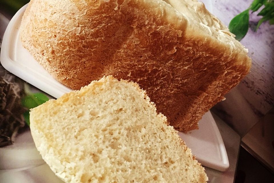 Weißbrot im Brotbackautomaten