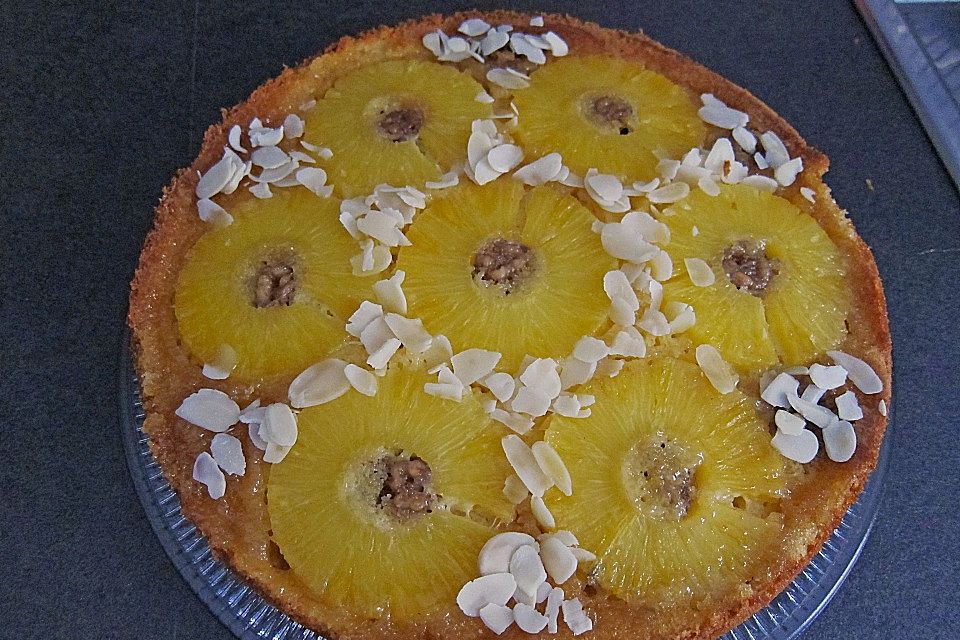 Umgedrehter Ananaskuchen